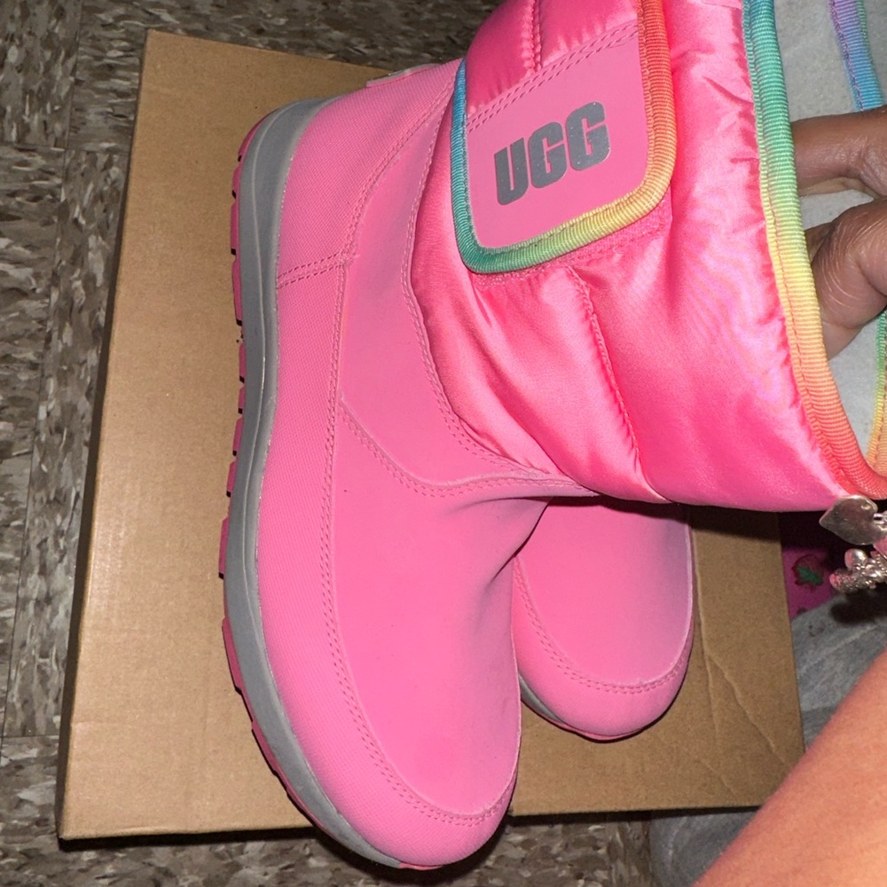Ugg toty rainbow weather waterproof boots like new EUC - Picture 4 of 8